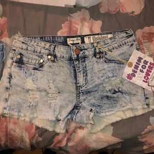 Light fringe jean shorts NWT